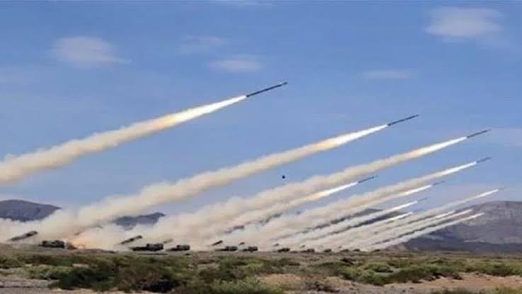 الحوثيون يعلنون استهداف جنوب إسرائيل بصاروخ باليستي فرط صوتي