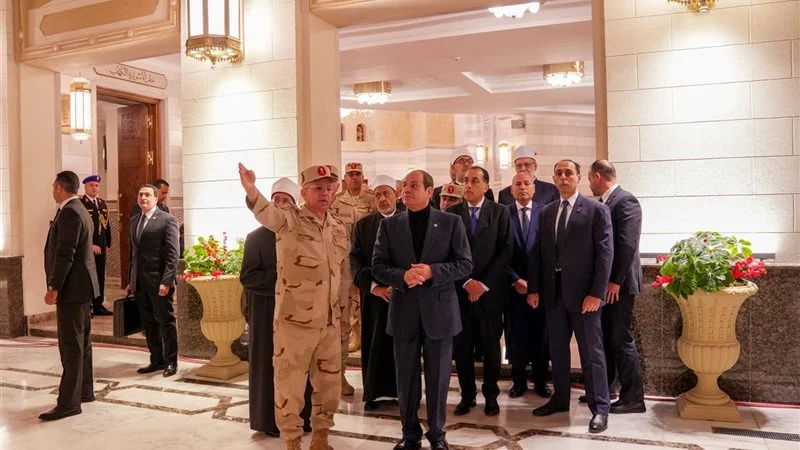 كواليس زيارة الرئيس السيسي لمسجد السيدة نفيسة وأداء صلاة الفجر